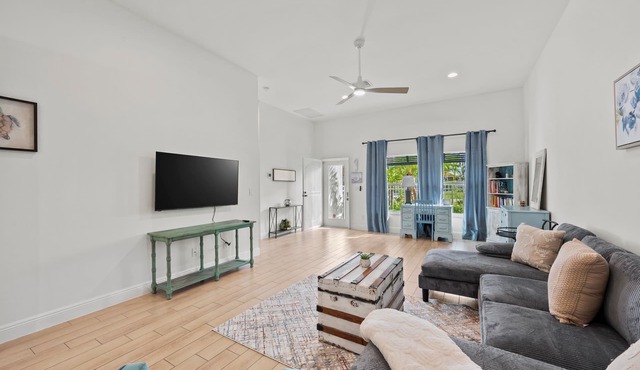 Charming Beach Bungalow B