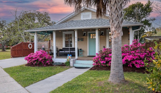 Charming Beach Cottage-1 block to beach/boardwalk