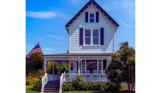 Charming Beach Cottage 1 BK to beach and town