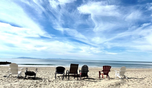 Charming Beach Loft 38 steps to Pierpont Beach, Ventura -Pet Friendly!