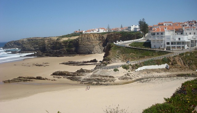 Charming, beachfront with huge sun roof overlooking the beach