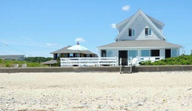 Charming Beach Front House in Humarock! Sleeps 8 Comfortably
