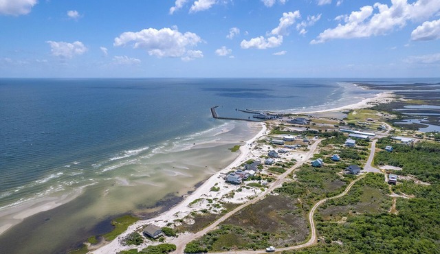 Charming Beachfront Coastal Retreat with Panoramic Sound Viewsn