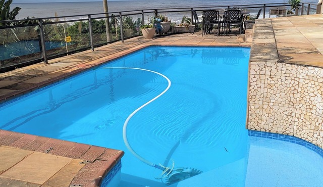 Charming Beachfront Retreat: Spacious 7-bedroom villa in delightful Margate