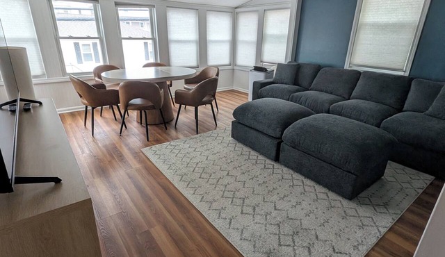 Charming Beachside Cottage; one minute walk to the beach, four to the boardwalk!