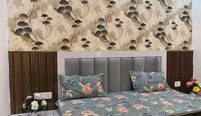 Charming bed & breakfast in enchanting Greater Noida with AC