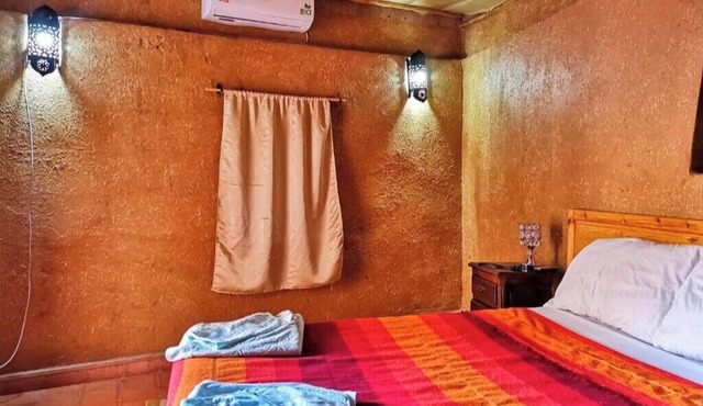 Charming bed & breakfast in welcoming Zagora with WiFi, AC