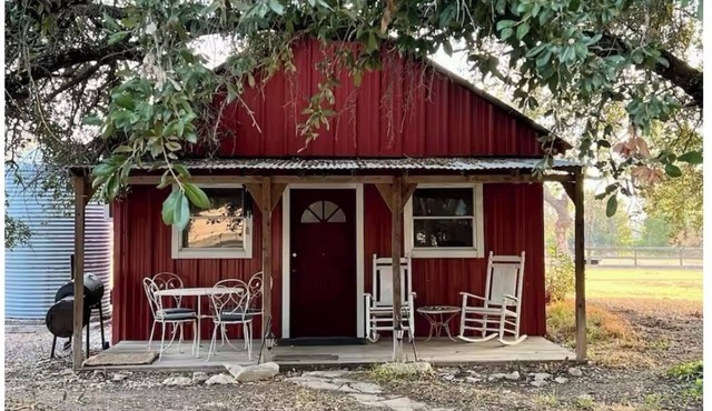 Charming bed & breakfast in Belton with Highland Cows