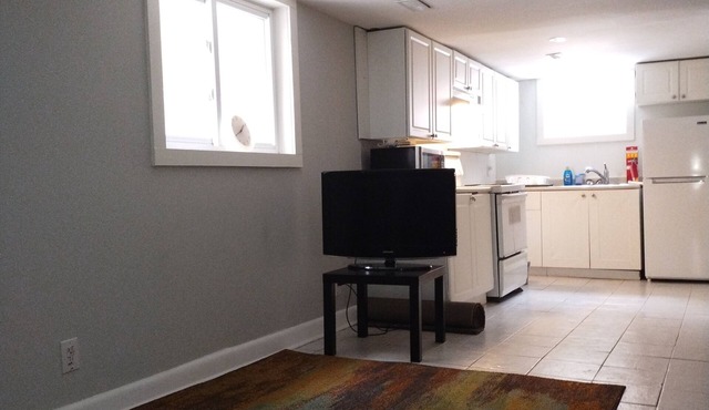 Charming bedroom in a blissful house in wonderful Toronto with AC and WiFi