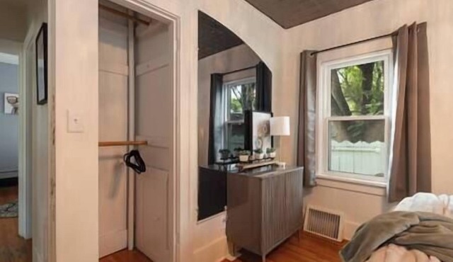 “Charming Bismarck Stay/King & Queen Beds|Central”