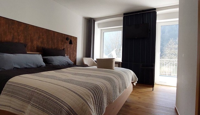 Charming Breakfast Room with Balcony and Moselle View for 2 in Ediger-Eller (17 m²)