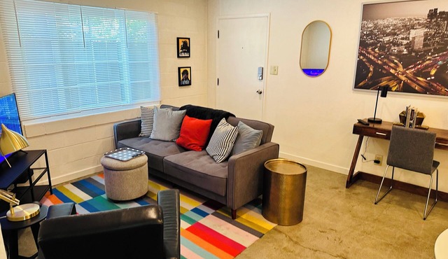 Charming & Bright 1-bedroom w/private laundry & yard in Sacramento
