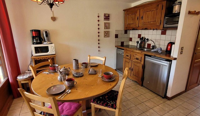 Charming bright 3-room apartment, near center, parking, quiet