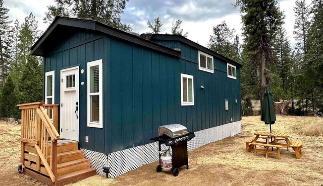 Charming Bright Tiny Home with Stargazing & Yoga Dome Near Yosemite, Groveland, California