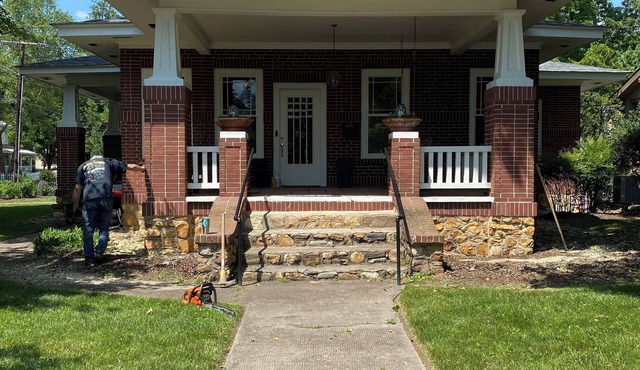Charming Bungalow in the center of quaint Brevard, NC -The House on Main