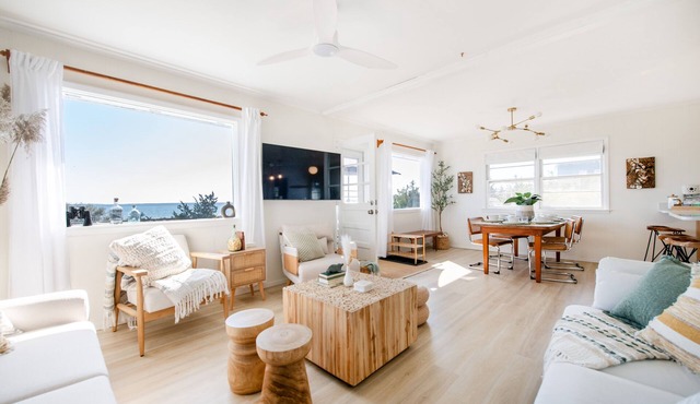 Charming Bungalow on the Bay
