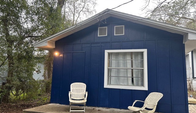 Charming bungalow in central Jacksonville with AC, WiFi