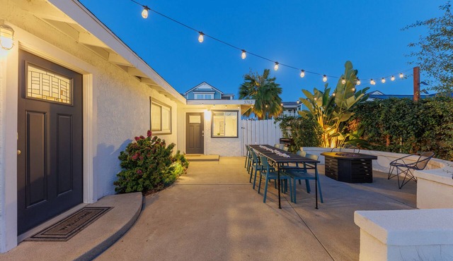 Charming Bungalow - Walk to Beach - Pet Friendly
