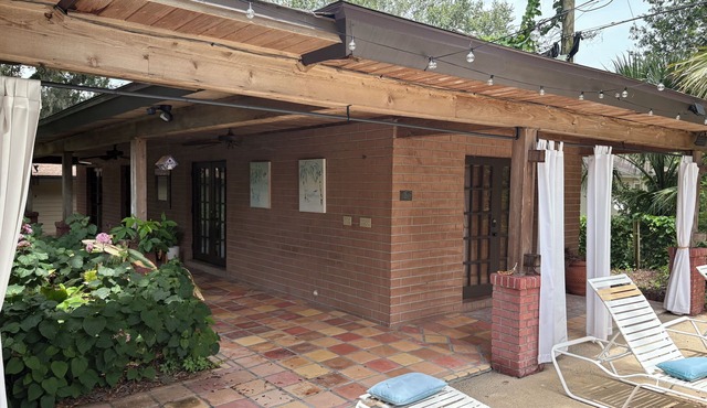 Charming bungalow with WiFi and AC in marvelous Lakeland