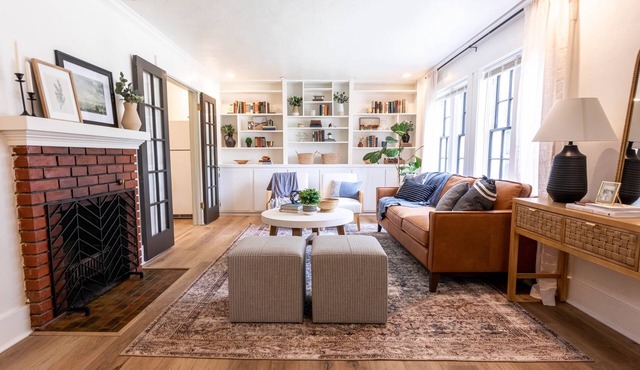 Charming Burley Home, 9 Beds