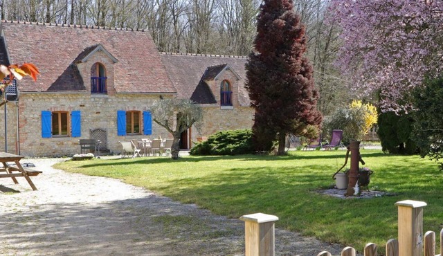 Charming cottage with enclosed garden, near equestrian center, cozy stay