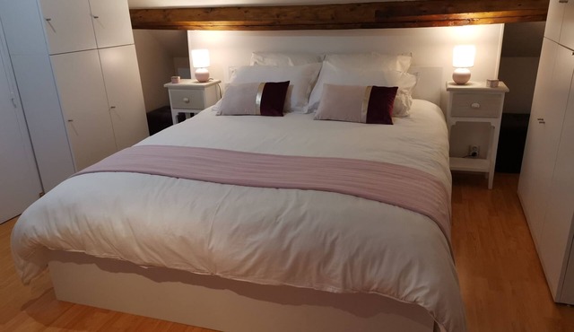 Charming chambre d'hote suite 400m from the port.