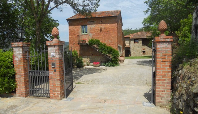 Charming Cottage with Pool, Nestled in the Heart of Val Di Chiana.