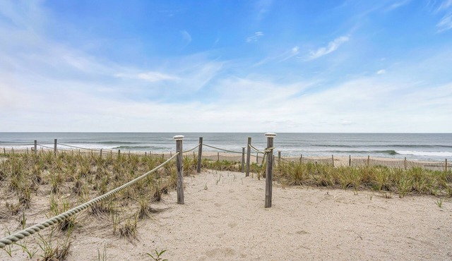 Charming classic 3-bedroom cottage in Point Pleasant Beach steps to the ocean