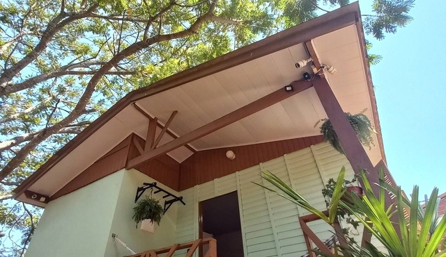 Charming cabin in brilliant Centro Montenegro with WiFi, AC, outdoor fireplace
