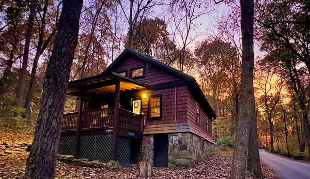 Charming Cabin in the Woods with River Access