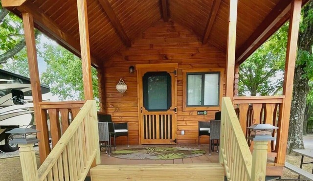 Charming Cabin near Ark Encounter with Loft