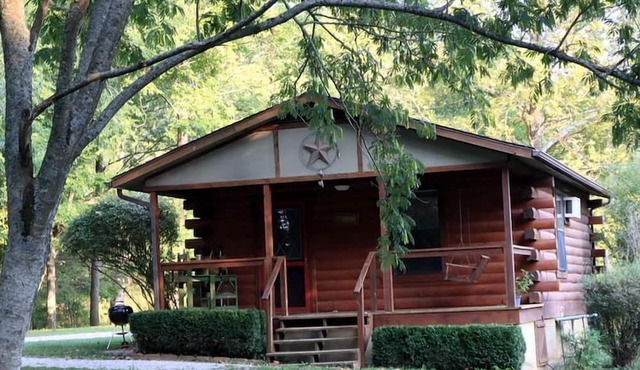 Charming Cabin Rental Perfect for Couples in Carroll County, Arkansas