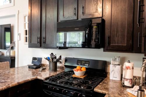 Charming Cabin with Barbecue in Monteagle, Tennessee