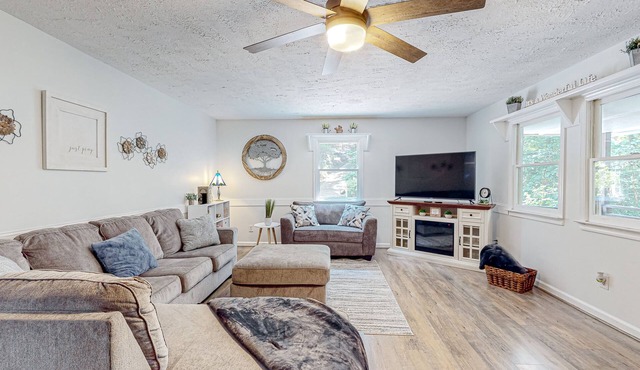 Charming Cabin with Expansive Front Porch, Hammock & Peaceful Woodland Setting