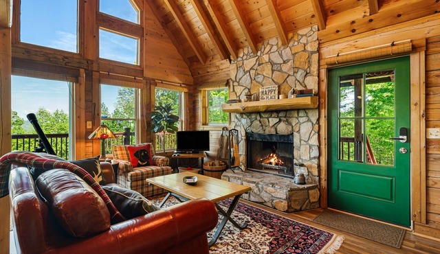 Charming Cabin with Incredible Mountain Views