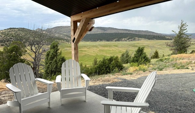 Charming Cabin with Panoramic Mountain Views near Pony in the Tobacco Root Foothills, Montana