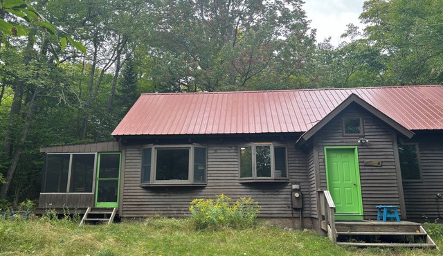 Charming cabin with WiFi at Garnet Hill on X-country ski trails w/lake rights.