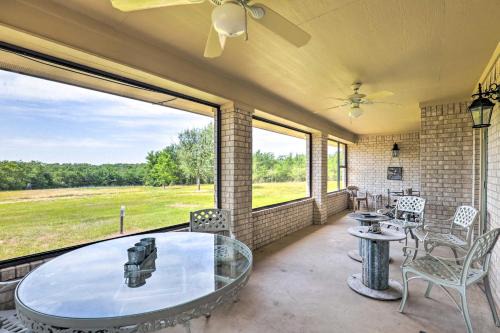 Charming Cameron Farm Retreat ~ 41 Mi to TAMU