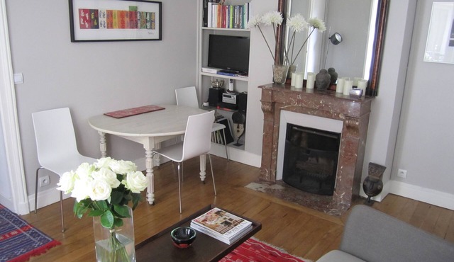 Charming Canal Saint Martin 2 Bedroom Apartment-Central Location.