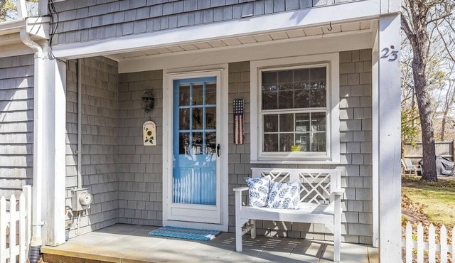 Charming Cape Cod Cottage walking distance to the beach