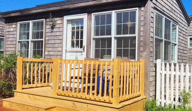 Charming Cape Cod Waterfront Cottage Perfect for 2! 1 minute walk to the beach!