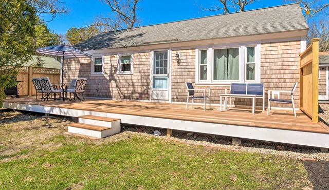 Charming Cape Cottage w/ Patio: 4 Mi to Beach!