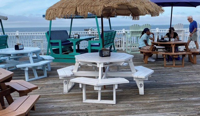 Charming Captain’s Cottage just steps from Willoughby Beach