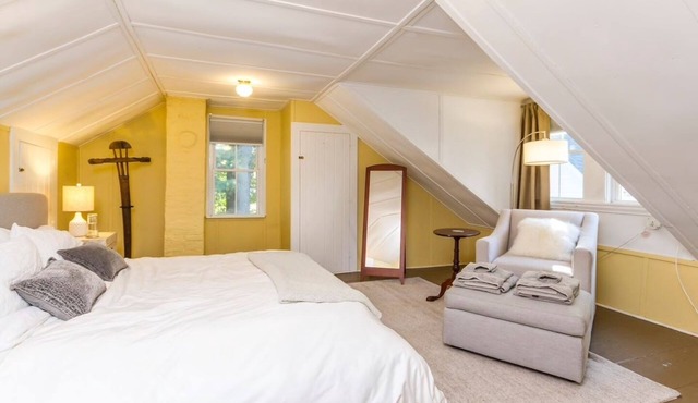 Charming Carriage House on Historic Scenic Farm