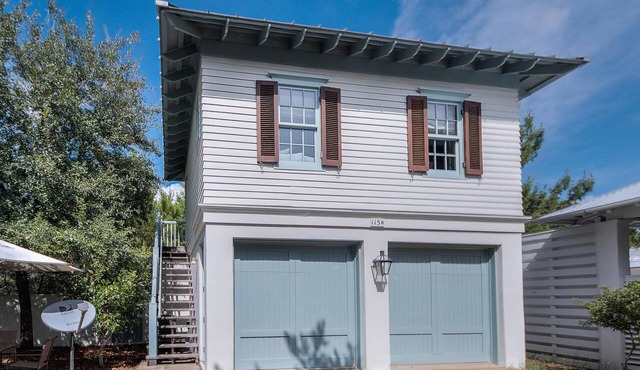 * Charming Carriage House located in Rosemary Beach *Pet Friendly