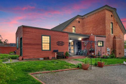 Charming Carroll Cottage in Historic Downtown Glasgow, KY