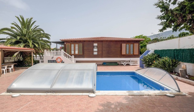 Charming "Casa Rural" with Sea View, Mountain View, Wi-Fi, Garden, Terrace & Pool