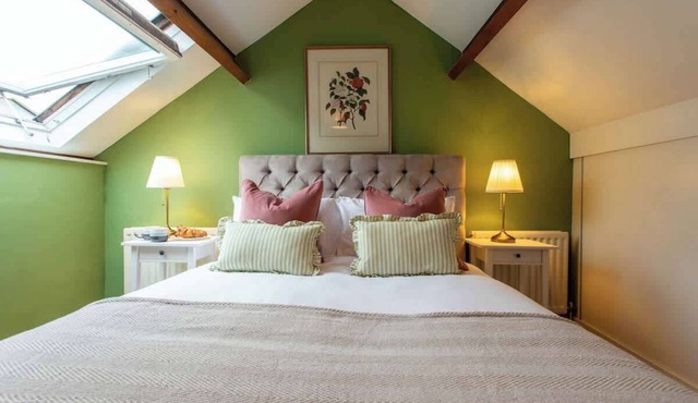 Charming Central Maisonette near Bath & Cotswolds
