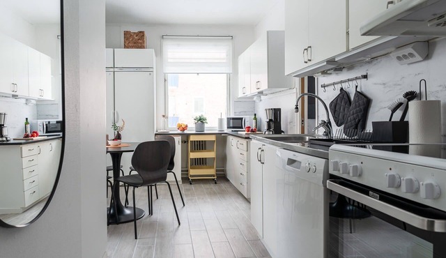 Charming Central Business Stay
