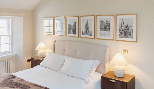 Charming Central Mews Home with Secure Parking